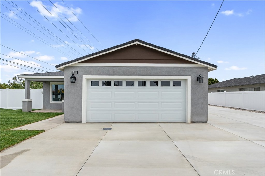6018 William Street Riverside, CA 92504 - Photo 6 of 59 a view of house with garage