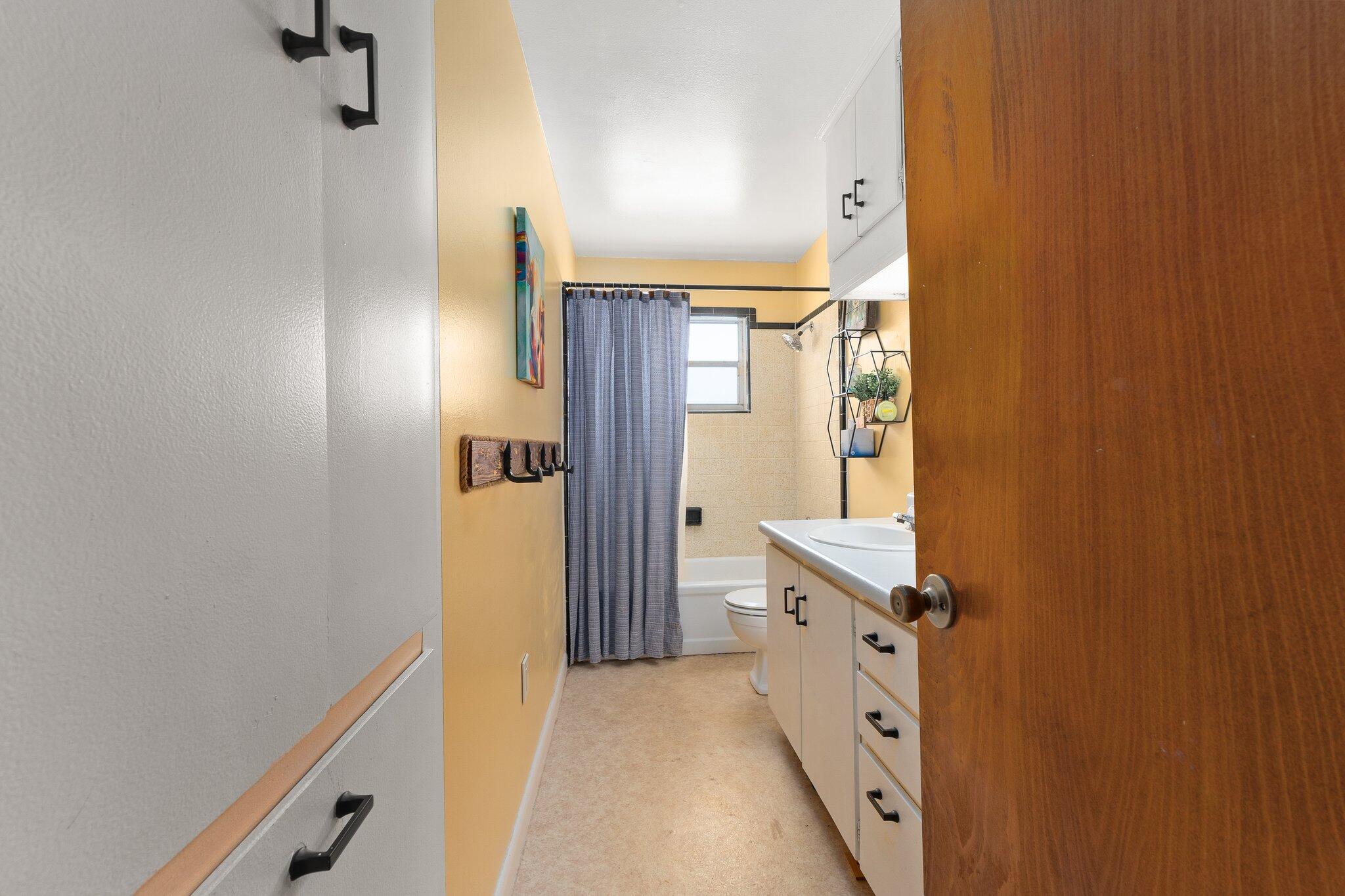 340 North Ffa Road Fort Pierce, FL 34945 - Photo 26 of 72 a bathroom with a double vanity sink and a mirror
