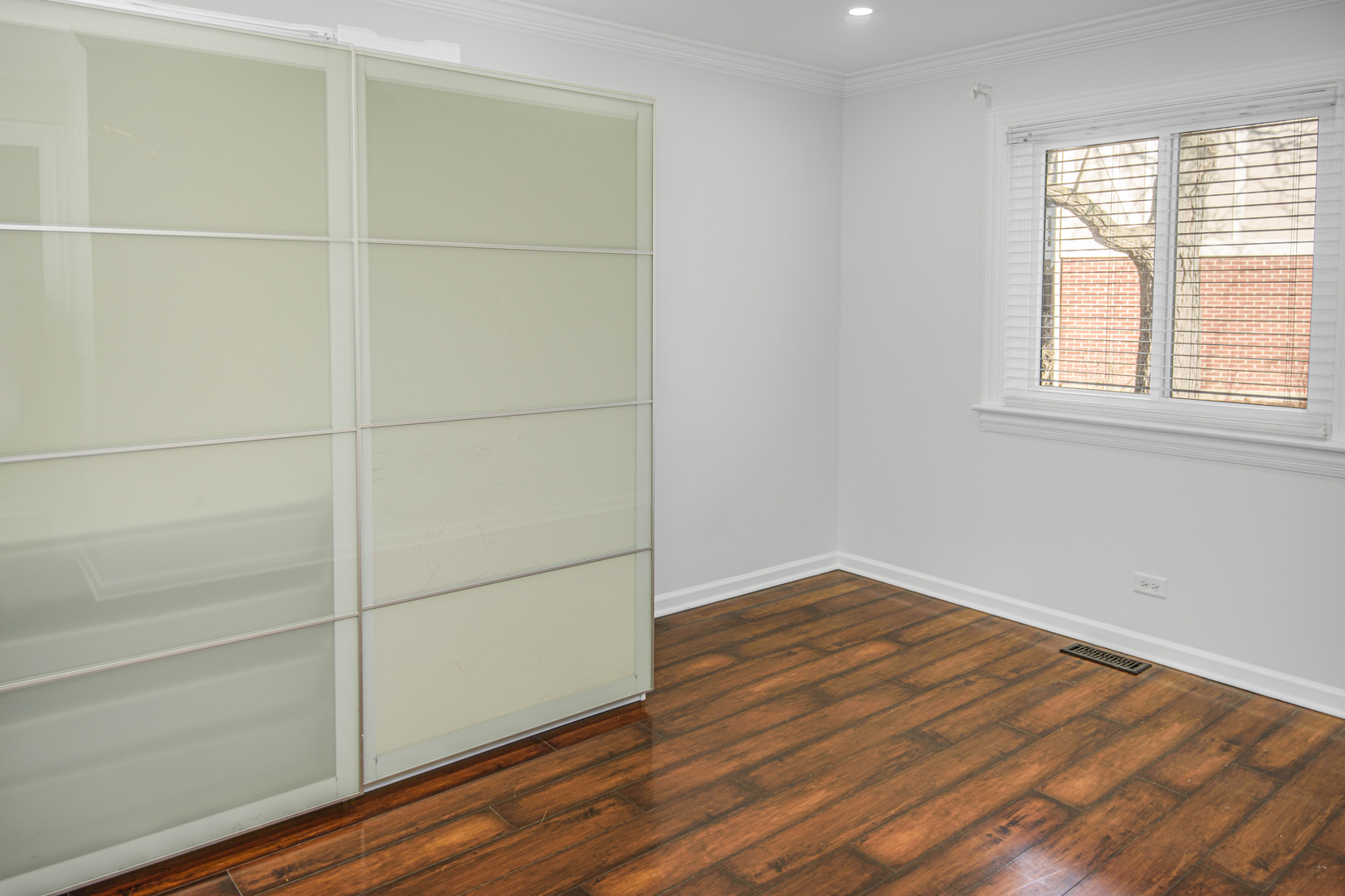 1168 Middlebury Lane, Unit A1 Wheeling, IL 60090 - Photo 18 of 28 a view of a room with wooden floor