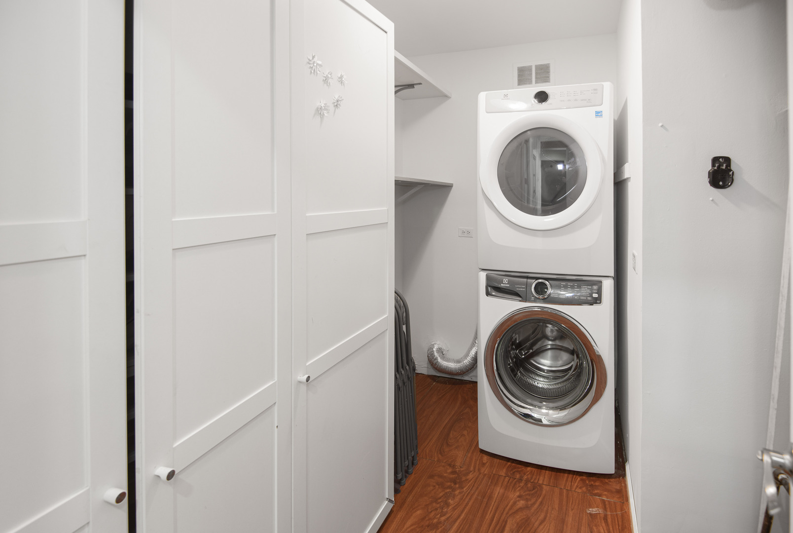 1168 Middlebury Lane, Unit A1 Wheeling, IL 60090 - Photo 24 of 28 a utility room with dryer and washer
