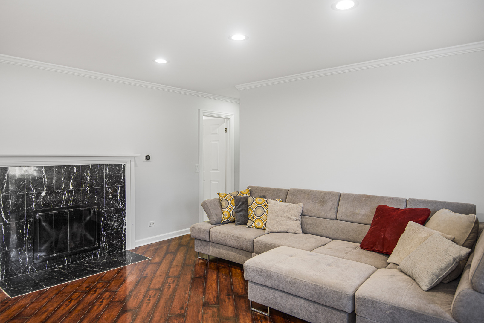 1168 Middlebury Lane, Unit A1 Wheeling, IL 60090 - Photo 4 of 28 a living room with a couch and a fireplace