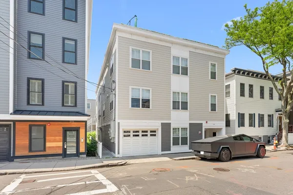 $4,600 | 199 West, Unit 8, Boston, MA 02136