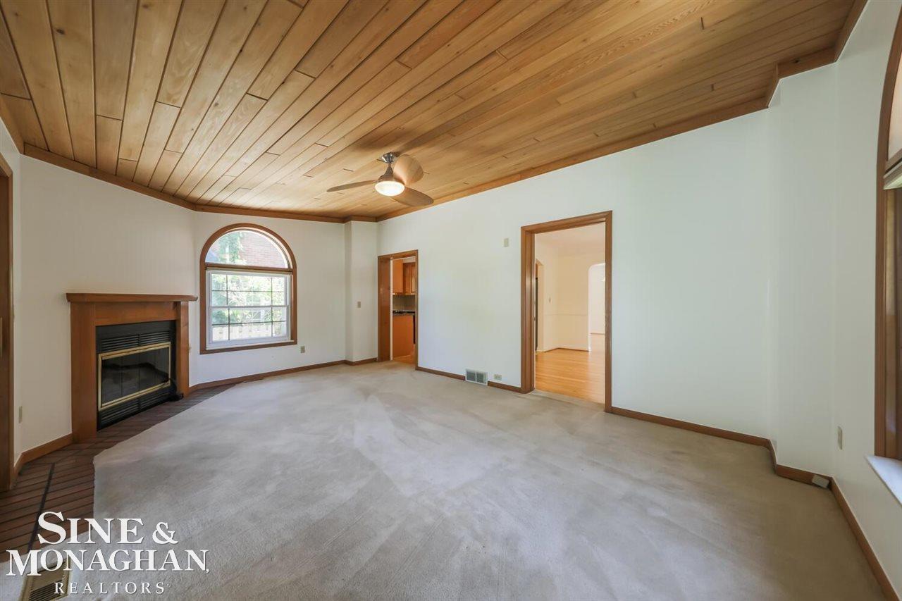 1928 Prestwick Road Grosse Pointe, MI 48236 - Photo 30 of 46 50045017-29.JPG