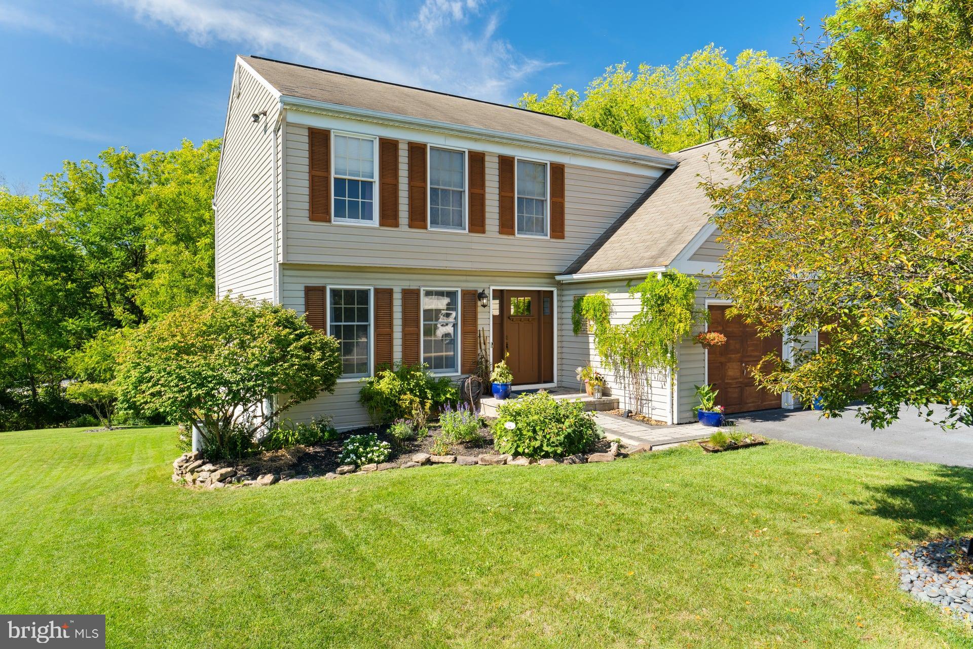 804 Maidstone Road Harrisburg, PA 17111 - Photo 3 of 39 Front exterior