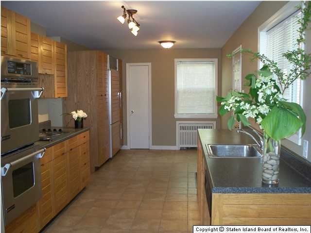 56 Radcliff Road Staten Island, NY 10305 - Photo 5 of 20 Additional Photo