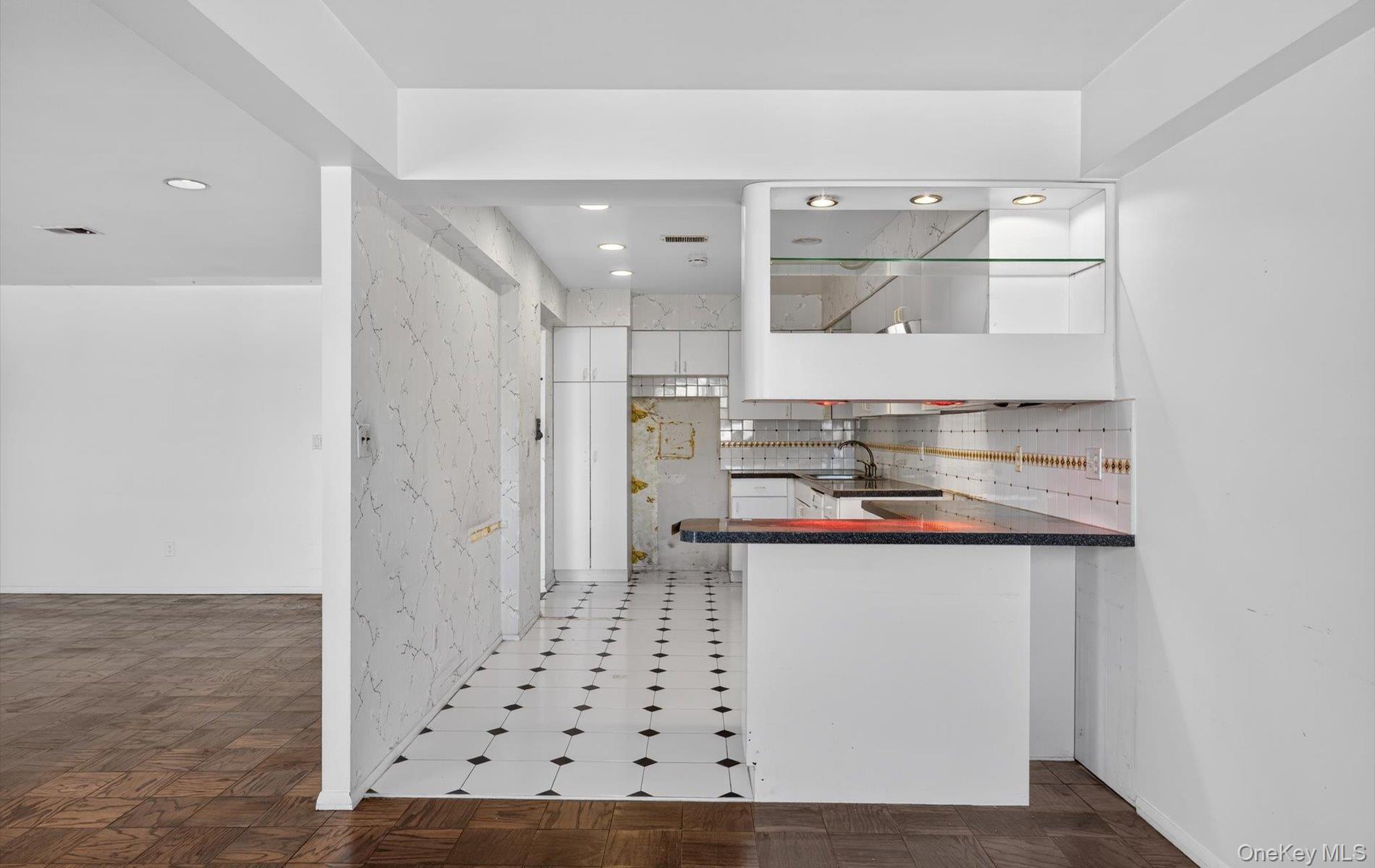 100 South Middle Neck Road, Unit 305 Great Neck, NY 11021 - Photo 11 of 45