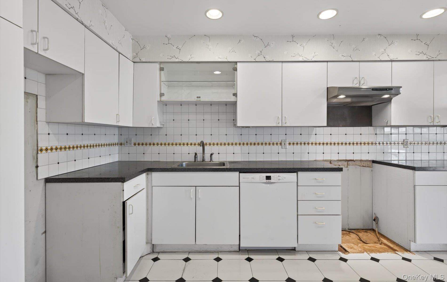 100 South Middle Neck Road, Unit 305 Great Neck, NY 11021 - Photo 15 of 45