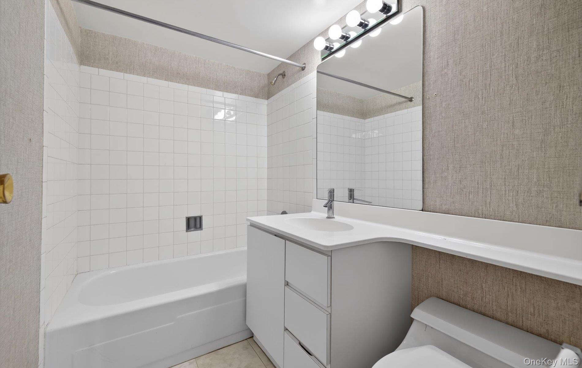 100 South Middle Neck Road, Unit 305 Great Neck, NY 11021 - Photo 17 of 45