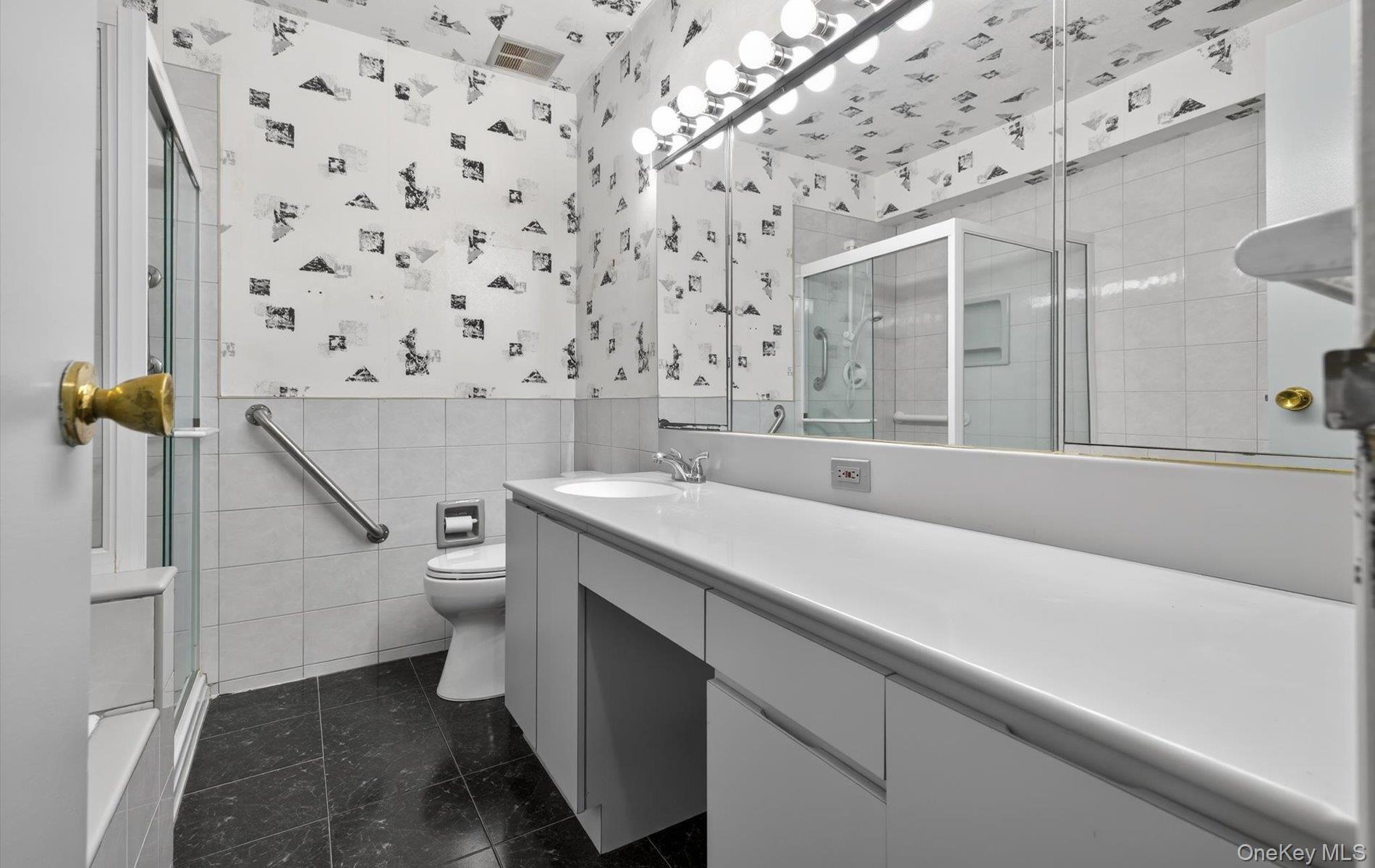 100 South Middle Neck Road, Unit 305 Great Neck, NY 11021 - Photo 19 of 45