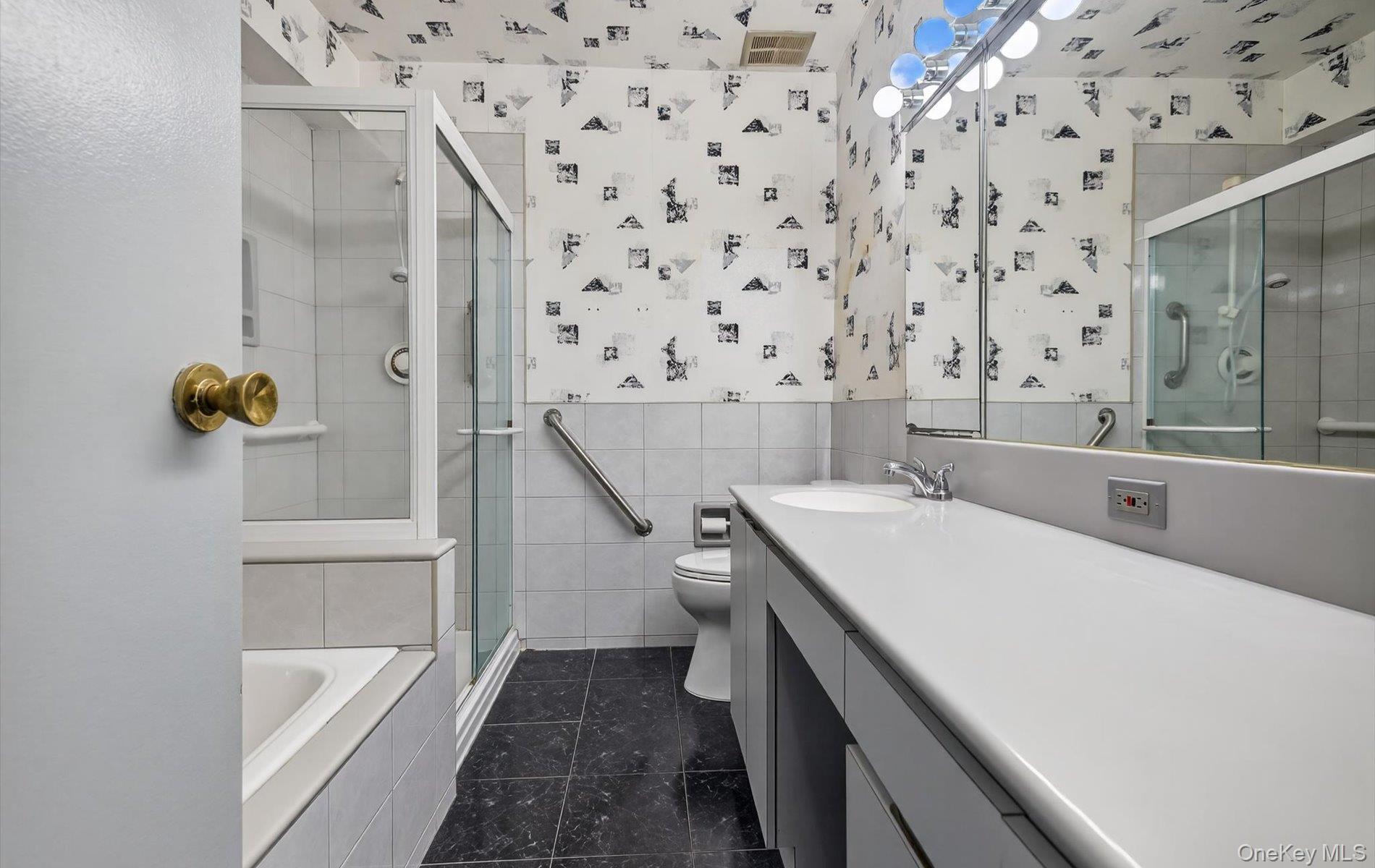 100 South Middle Neck Road, Unit 305 Great Neck, NY 11021 - Photo 20 of 45