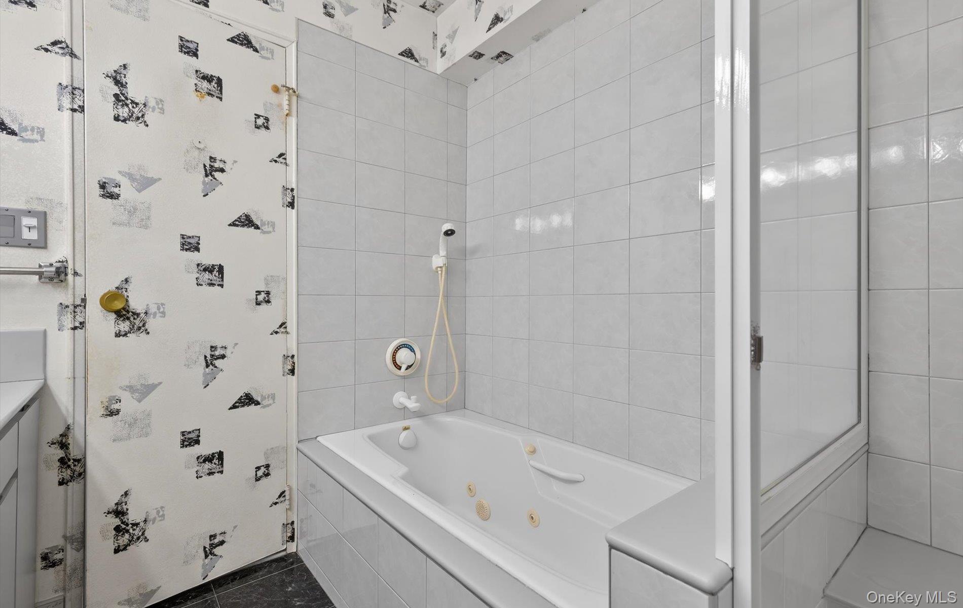 100 South Middle Neck Road, Unit 305 Great Neck, NY 11021 - Photo 21 of 45