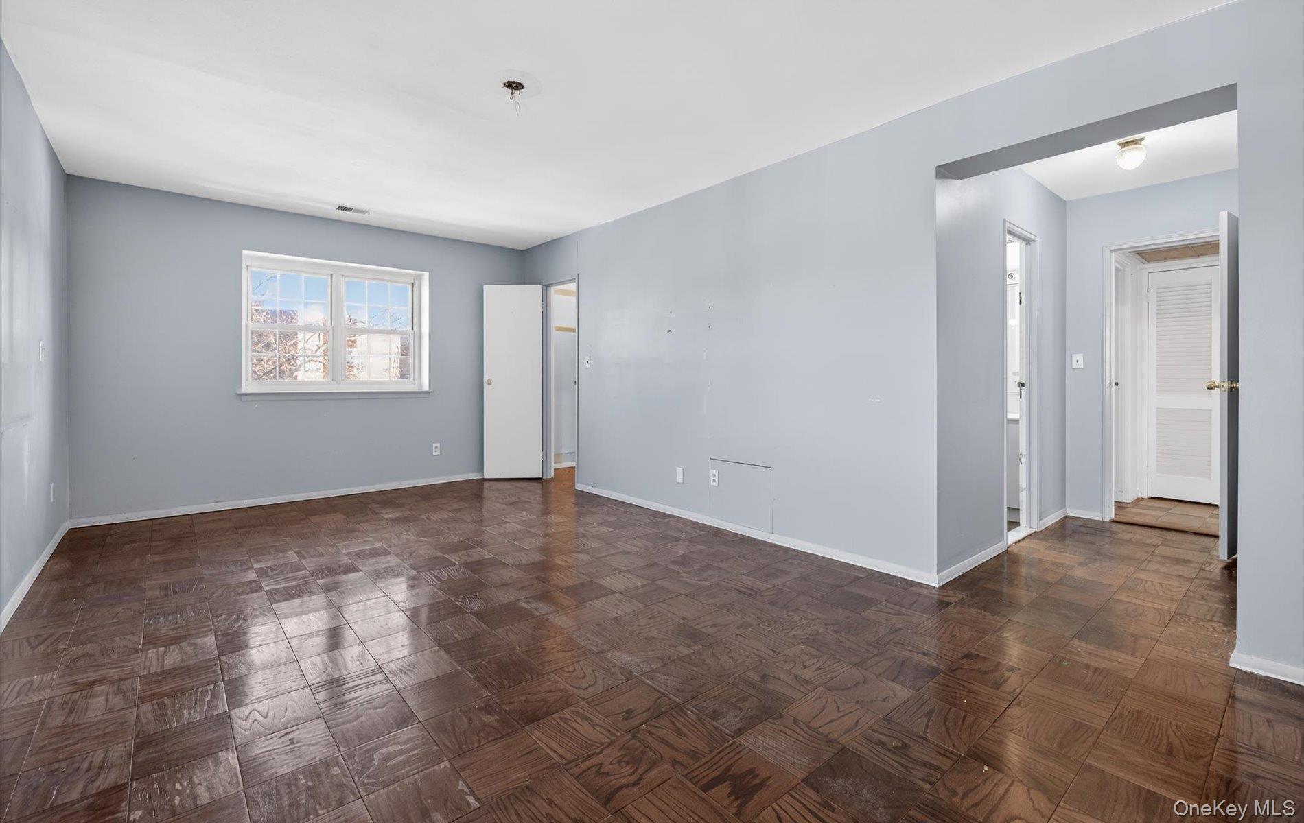 100 South Middle Neck Road, Unit 305 Great Neck, NY 11021 - Photo 23 of 45