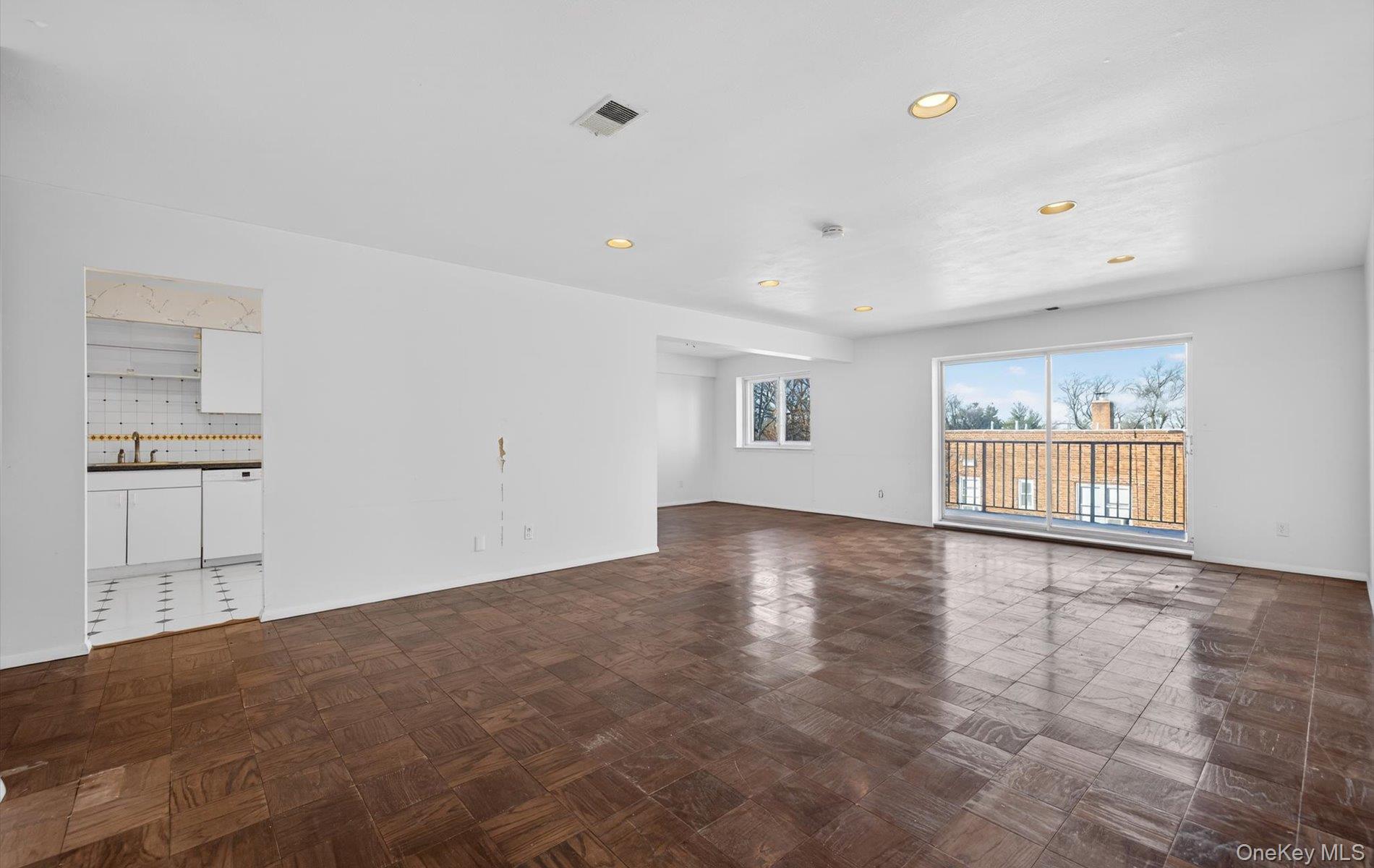 100 South Middle Neck Road, Unit 305 Great Neck, NY 11021 - Photo 6 of 45