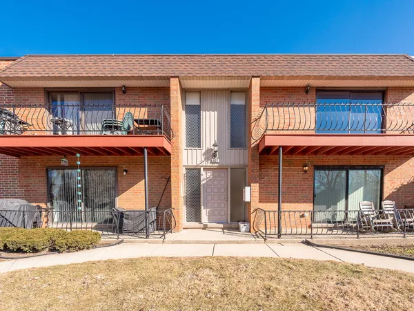 $129,900 | 637 Carroll Parkway, Unit 203, Glenwood, IL 60425