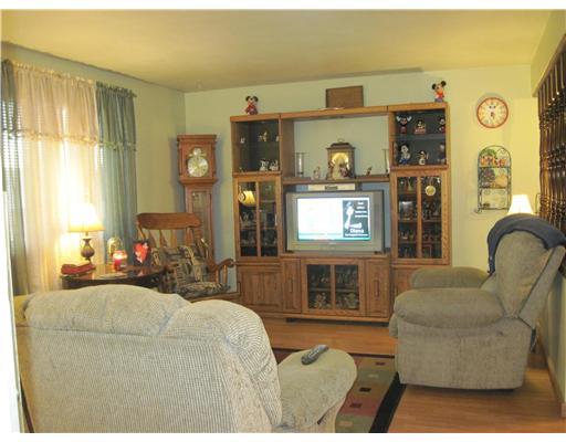 1806 Cowling Road Scottdale, PA 15683 - Photo 8 of 16 Living Room.