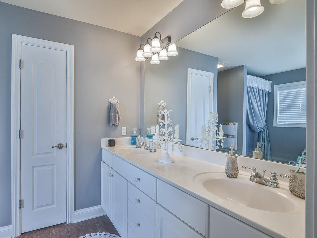 274 Upper Sand Valley Road Jonesborough, TN 37659 - Photo 18 of 36 Double vanity Master Bath