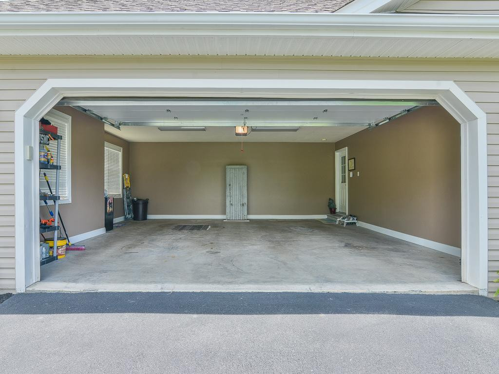 274 Upper Sand Valley Road Jonesborough, TN 37659 - Photo 33 of 36 Main level 2 car garage