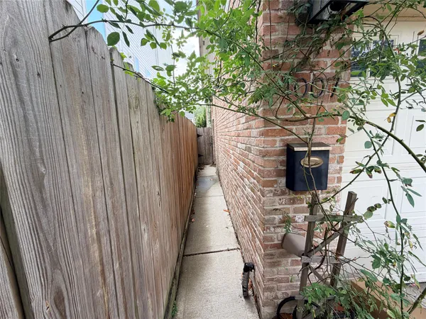 $3,249 | 1007 Kern Street, Houston, TX 77009