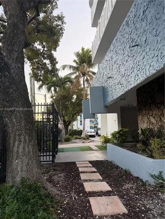 $2,500 | 7900 Tatum Waterway Drive, Unit 506, Miami Beach, FL 33141
