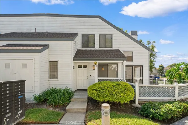 $889,000 | 97 Fallingstar, Unit 56, Irvine, CA 92614