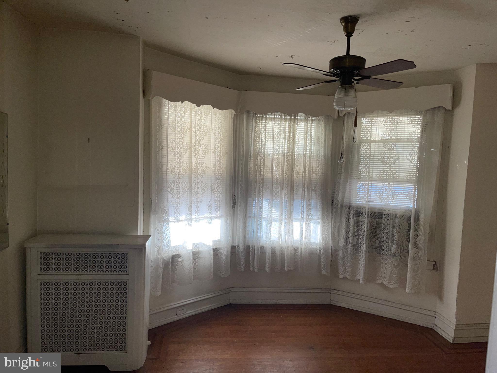 103 North 55th Street Philadelphia, PA 19139 - Photo 5 of 23 Front Bedroom Pic #1