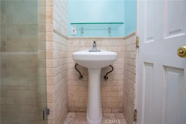 $862,000 | 8855 Tyrone Avenue, Panorama City, CA 91402