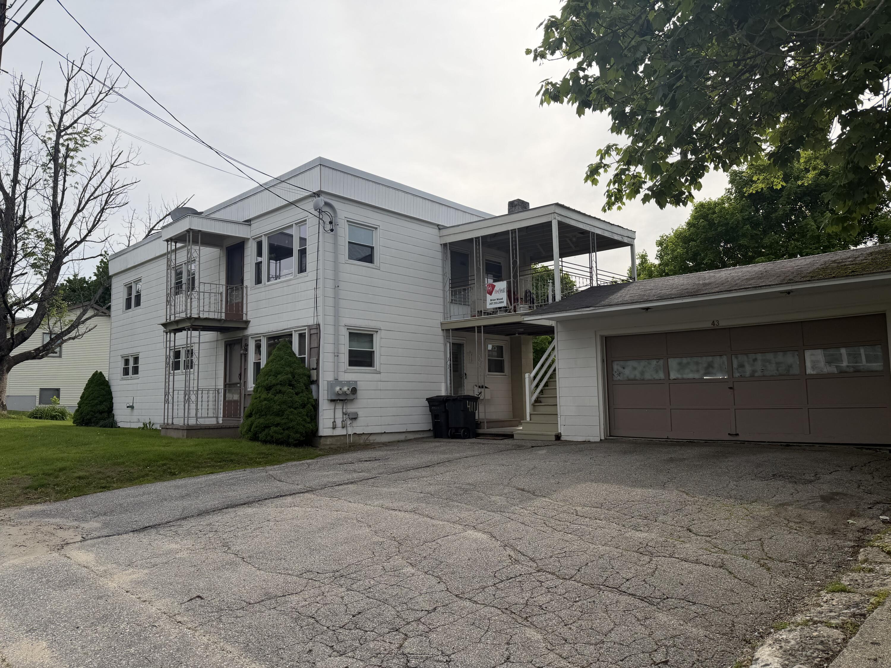 43 Eustis Street Lewiston, ME 04240 - Photo 2 of 31 IMG_5077