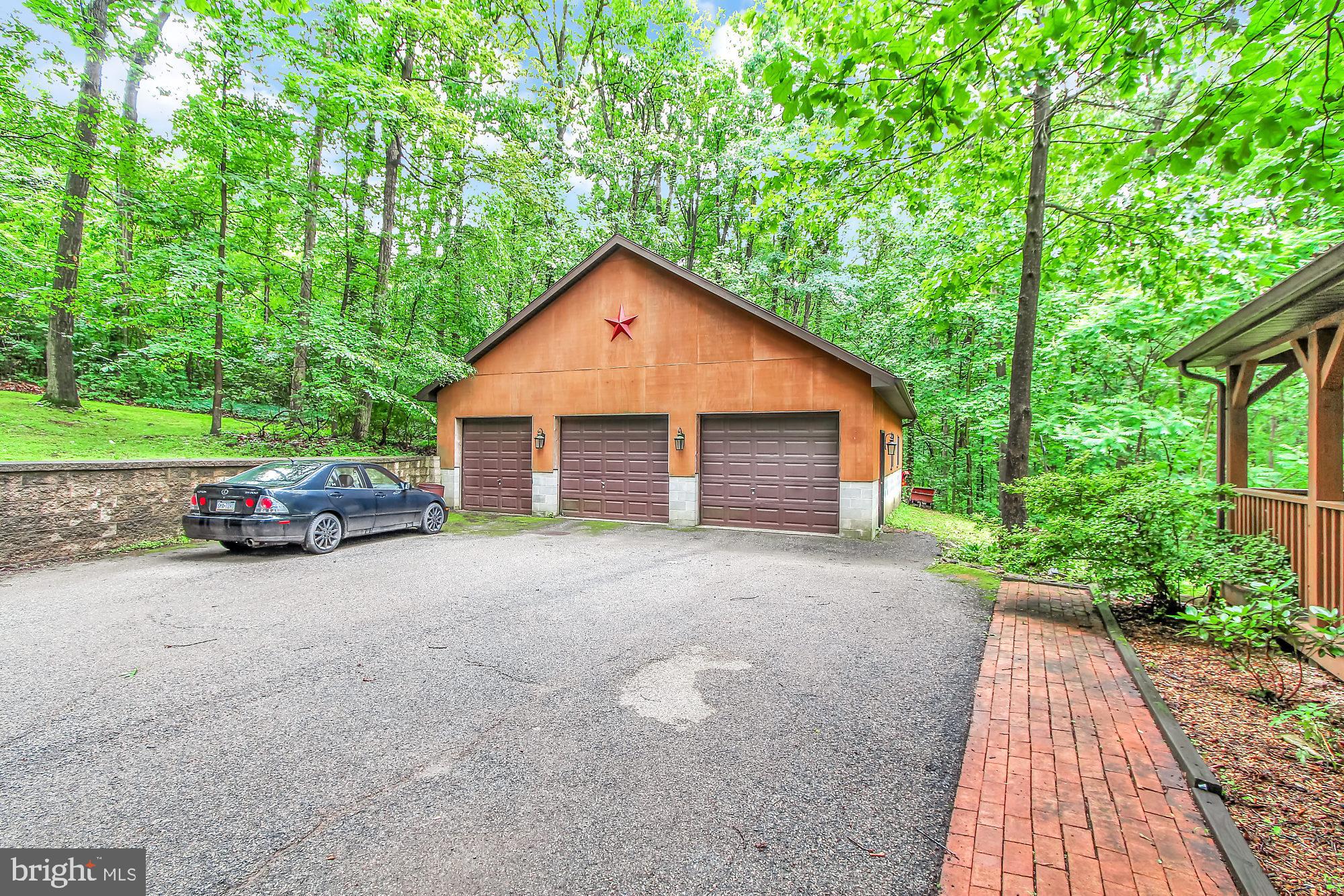 362 Bacon Road Red Lion, PA 17356 - Photo 4 of 42 6-Car Tandem Garage with 2nd Floor Storage