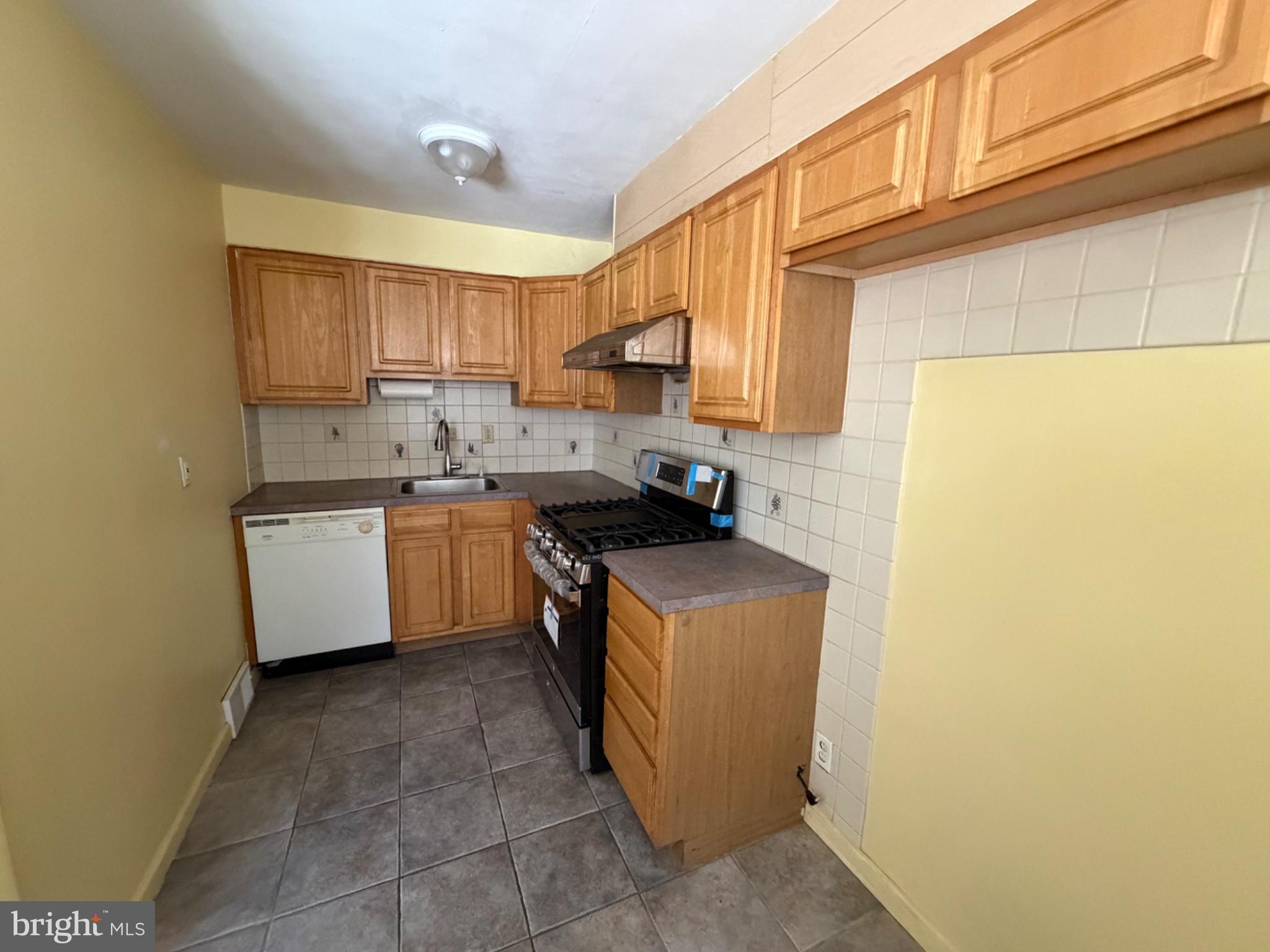 7256 Large Street Philadelphia, PA 19149 - Photo 4 of 15 Gallery Image 4