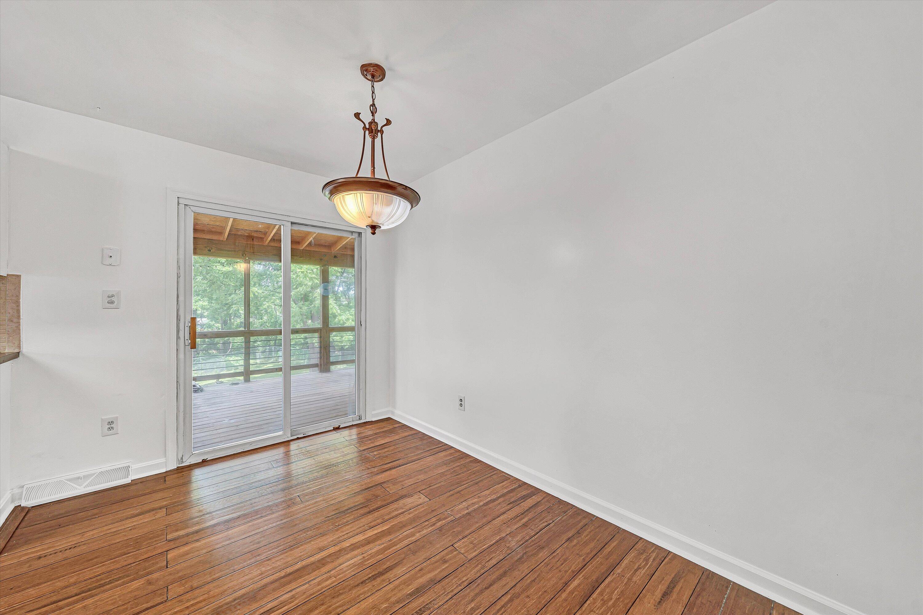 4064 Crawford Road Roanoke, VA 24018 - Photo 6 of 33 06-DSC00259