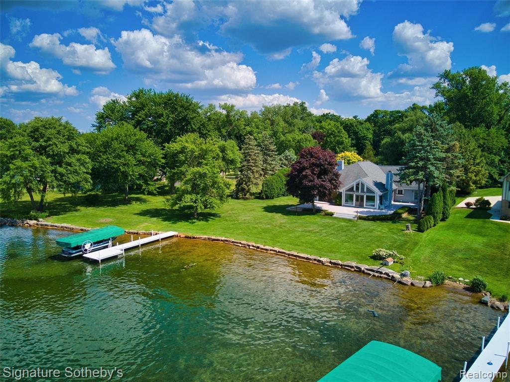 2020 Lake Angelus Road Lake Angelus, MI 48326 - Photo 7 of 52