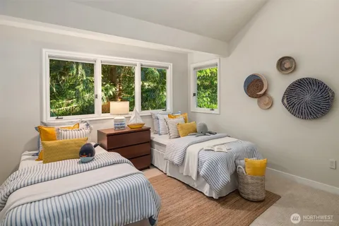 $3,850,000 | 4889 Forest Avenue Southeast, Mercer Island, WA 98040