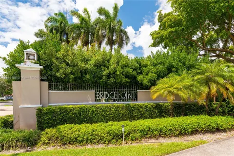 a view of a yard in front of house