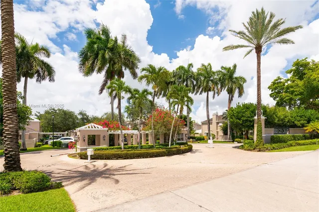 $729,999 | 7150 Southwest 55th Terrace West, Miami, FL 33155