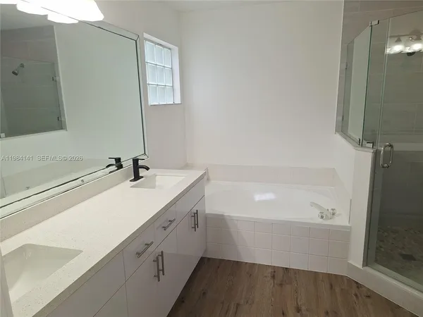 $3,800 | 446 Lakeside Circle, Sunrise, FL 33326