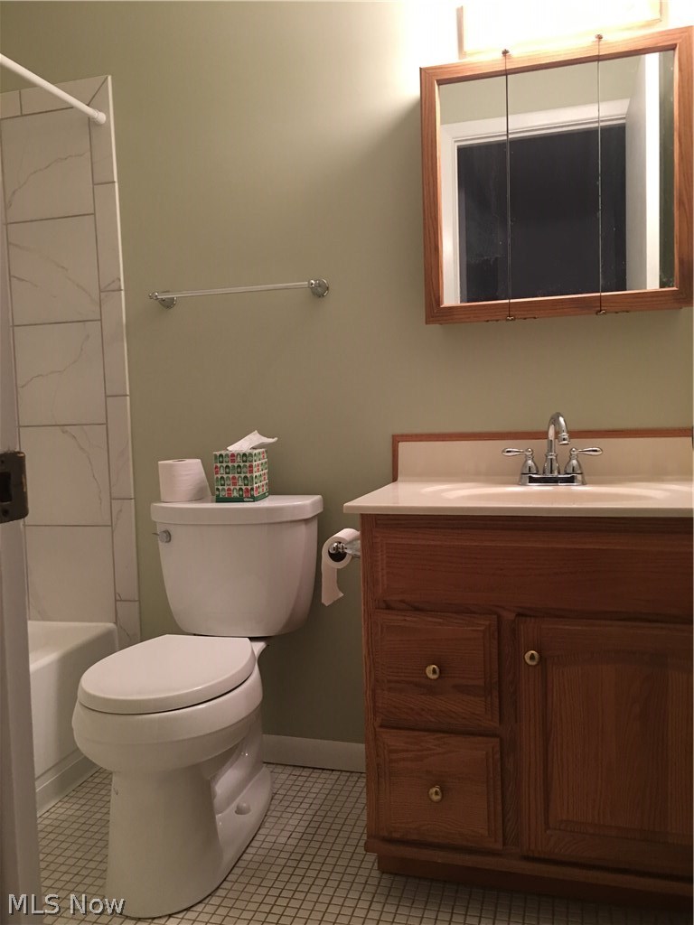 4940 Friar Road, Unit D Stow, OH 44224 - Photo 15 of 23 The second full bath has a ceramic surround finish as well.
