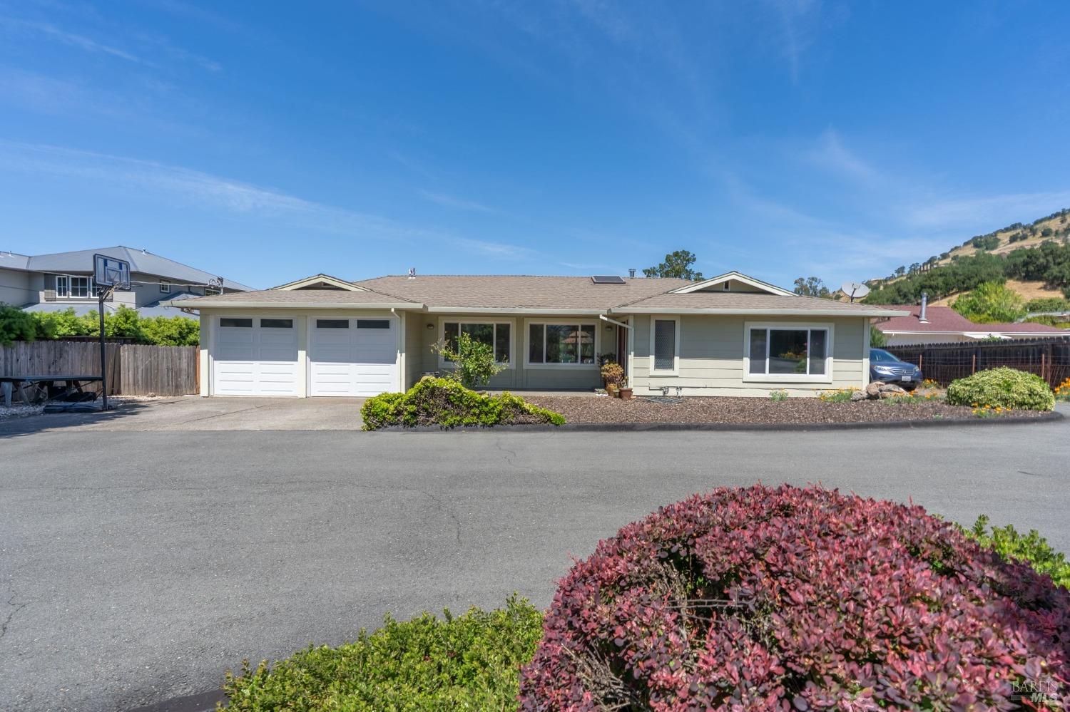 1550 Yountville Cross Road Napa, CA 94558 - Photo 10 of 45 front view of a house with a yard