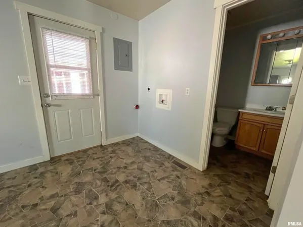 $160,000 | 817 East Stanford Avenue, Springfield, IL 62703