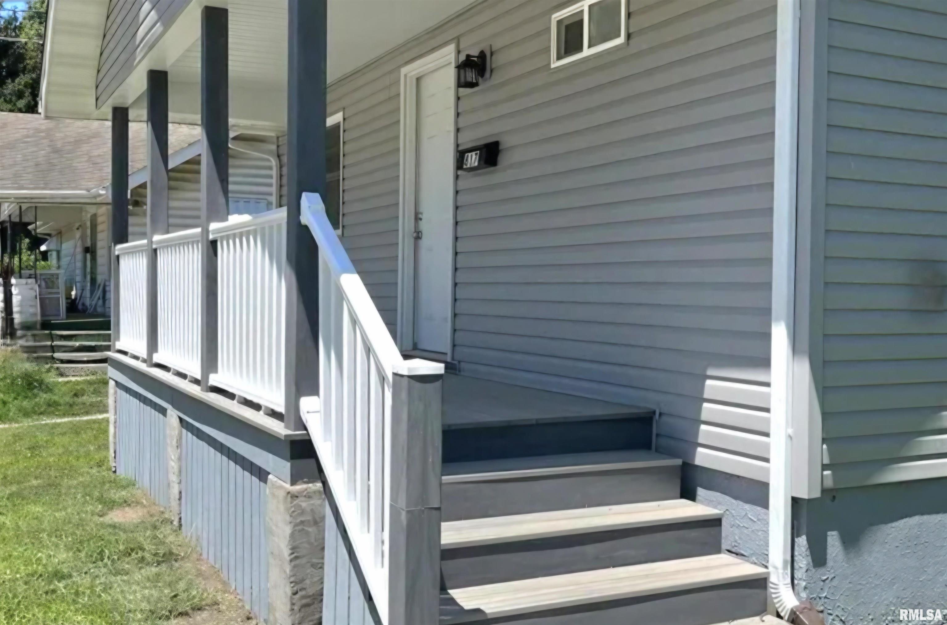 817 East Stanford Avenue Springfield, IL 62703 - Photo 2 of 21