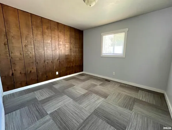 $160,000 | 817 East Stanford Avenue, Springfield, IL 62703