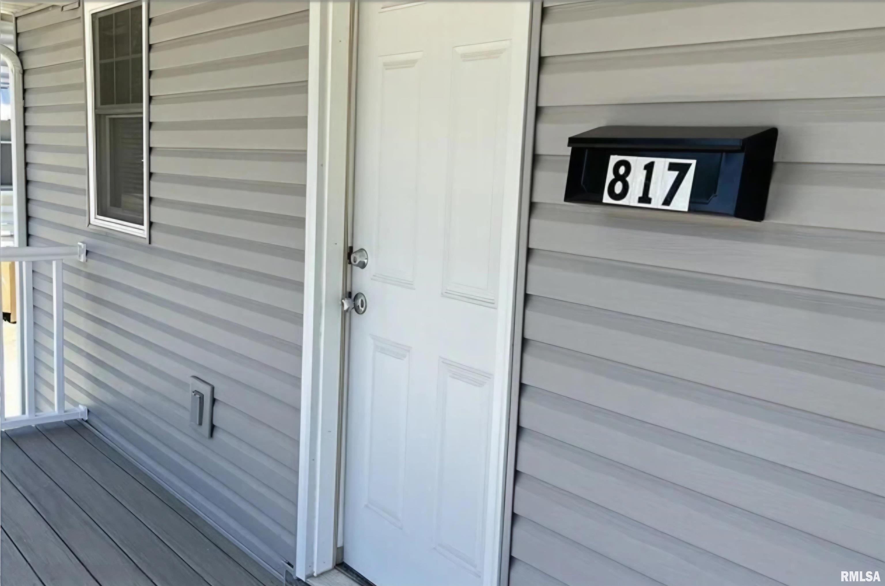 817 East Stanford Avenue Springfield, IL 62703 - Photo 3 of 21