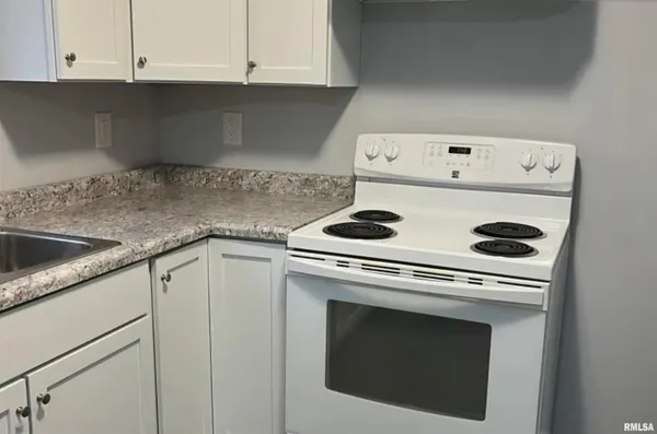 $160,000 | 817 East Stanford Avenue, Springfield, IL 62703