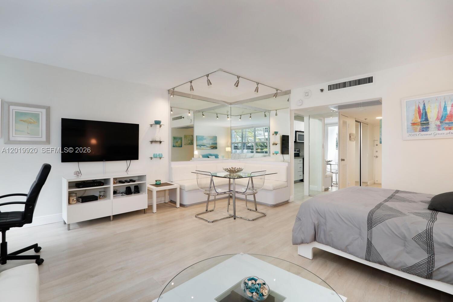 100 Lincoln Road, Unit 330 Miami Beach, FL 33139 - Photo 2 of 20