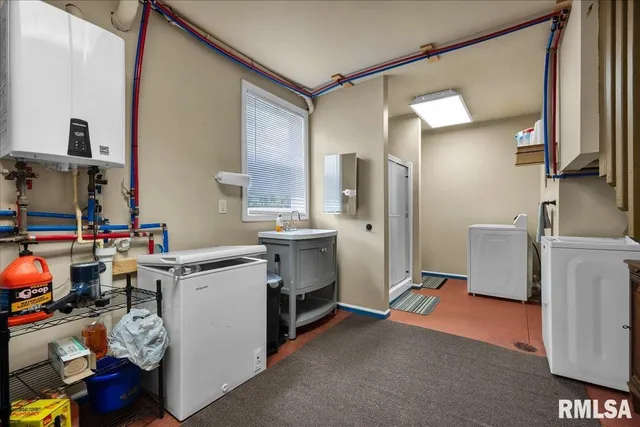 $2,200,000 | 1600 Manson Height Road, Dahinda, IL 61428