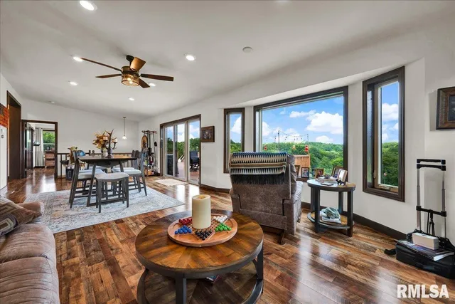 $2,200,000 | 1600 Manson Height Road, Dahinda, IL 61428