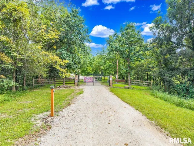 $2,200,000 | 1600 Manson Height Road, Dahinda, IL 61428