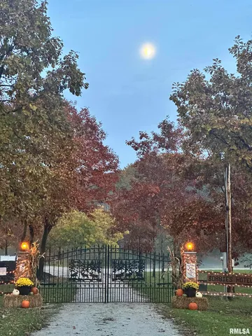 $2,200,000 | 1600 Manson Height Road, Dahinda, IL 61428