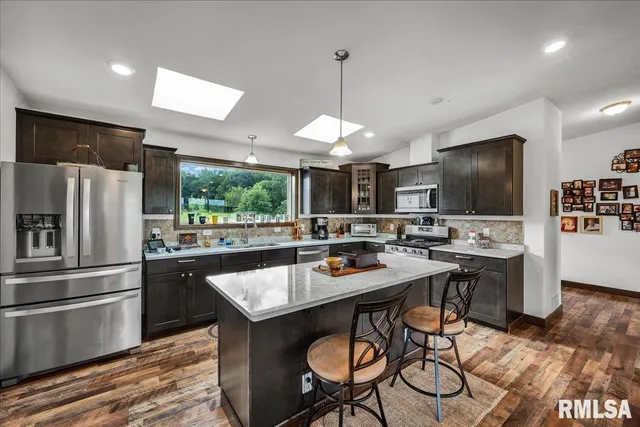 $2,200,000 | 1600 Manson Height Road, Dahinda, IL 61428