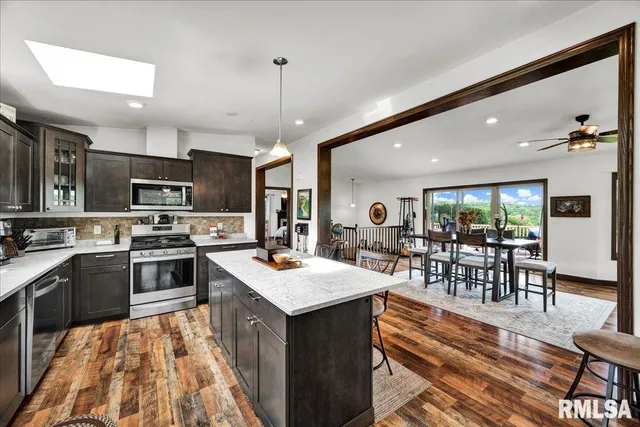 $2,200,000 | 1600 Manson Height Road, Dahinda, IL 61428