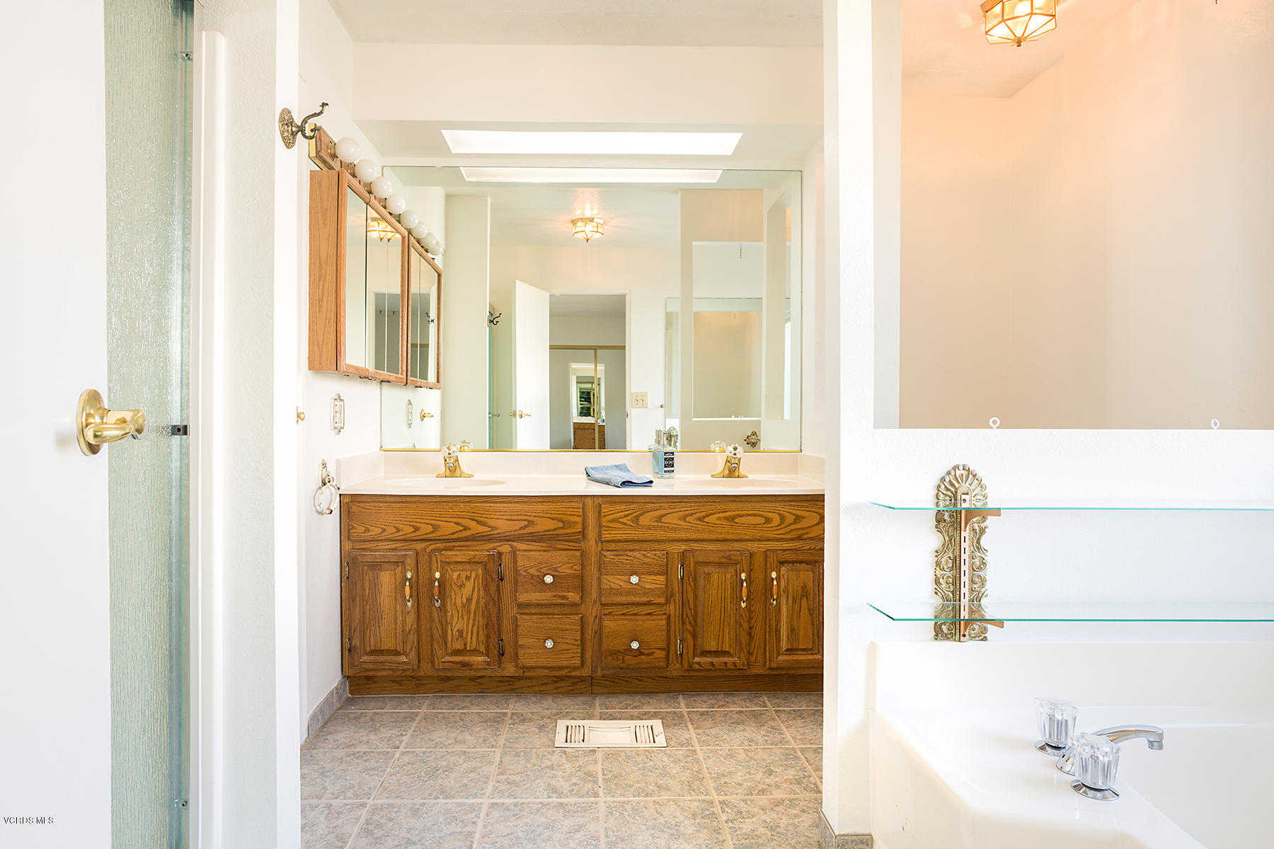 1550 Rory Lane, Unit 223 Simi Valley, CA 93063 - Photo 14 of 36 223Rory14-mls